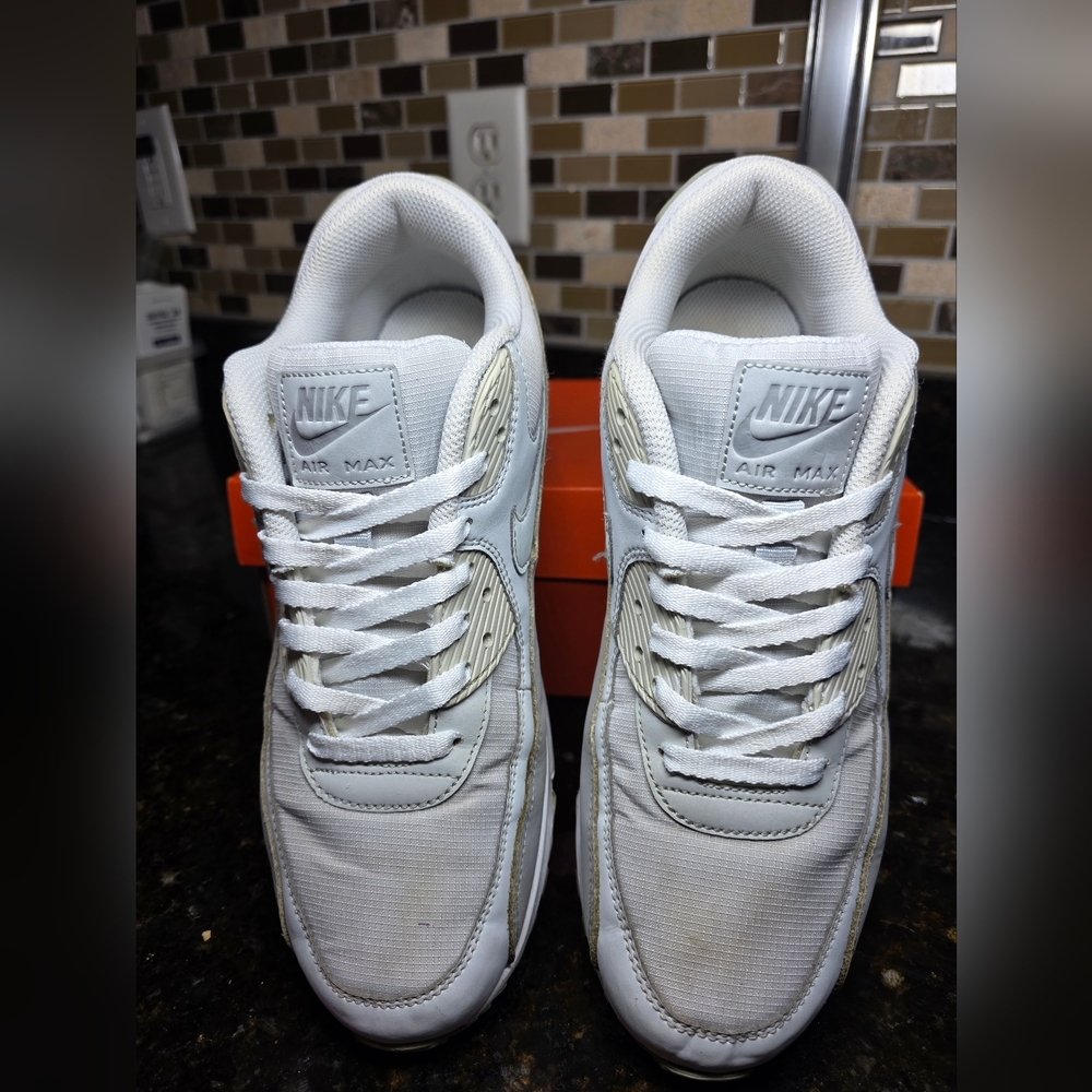 Nike Air Max / White and Gray / Mens Size 9 / GUC - Picture 2 of 6